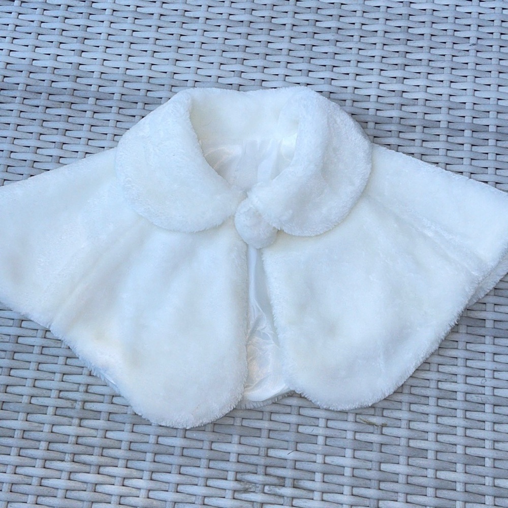 GIRLS Winter White Bolero/Shrug /Poncho Size S